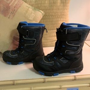 QUEST BOYS SNOW BOOTS - SIZE 6
